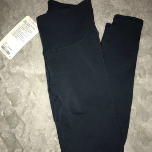 High times Lululemon size 6. Navy Blue w designs